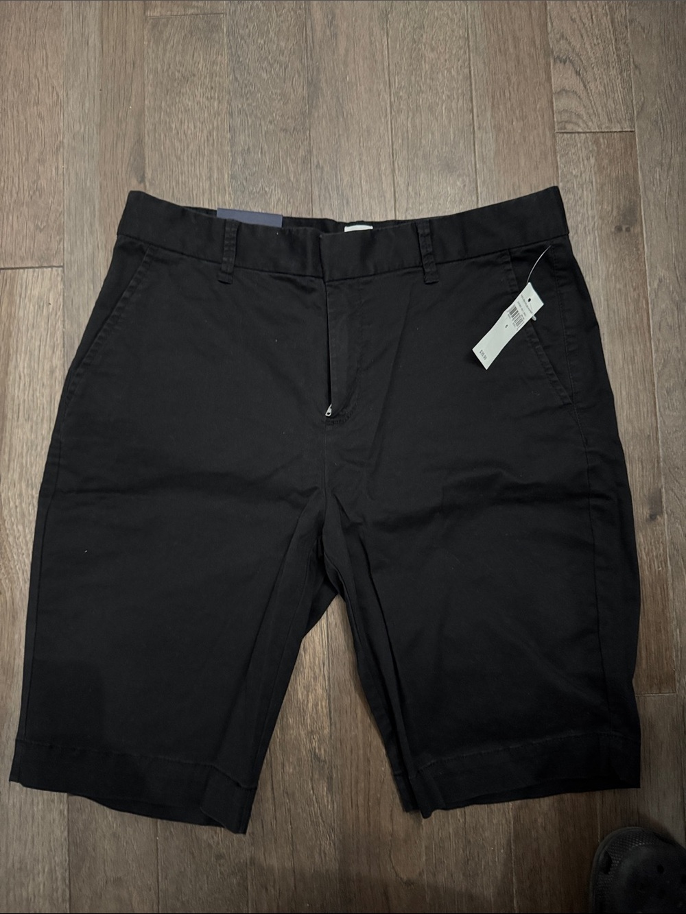 Women’s black Gap Bermuda shorts size 6